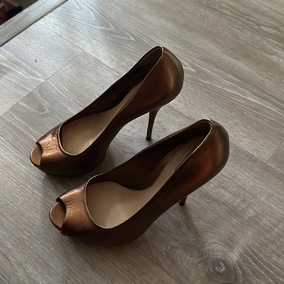 Women’s Gucci shoes size 38 1/2 (8.5 U.S.) - Picture 2 of 6